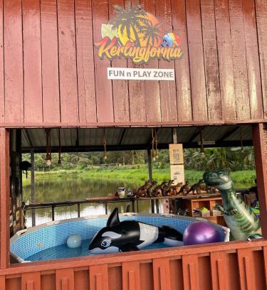 Hulu Selangor Casa | Kerlingfornia Pond View Homestay
