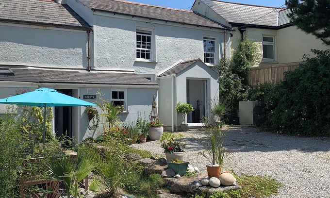 Carnbrea Cabaña | KERNYK, with open fire in Redruth