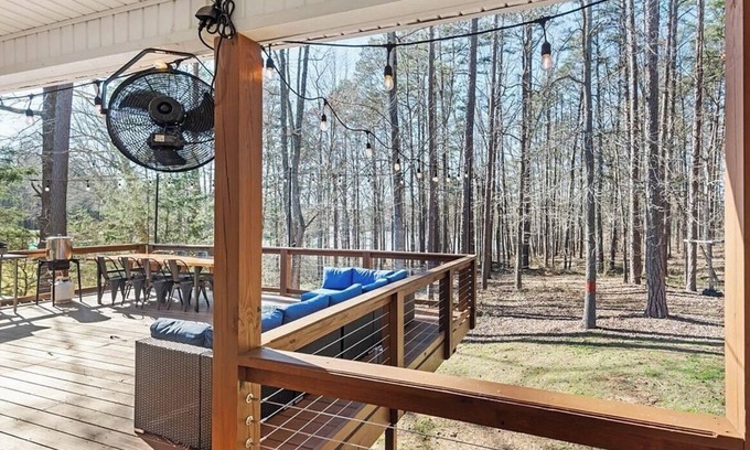 Henderson Casa | Kerr Lake Escape
