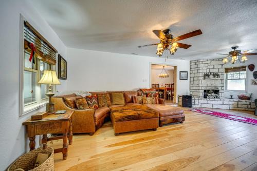 Mountain Home Casa | Kerrville Area Home with Outdoor Entertainment Space