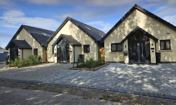 Llanasa Cabaña | KERRY COTTAGE, pet friendly, country holiday cottage in Talacre