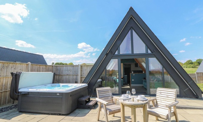 Llanyre Cabaña | KERRY HILL - THE SHEEPFOLD, pet friendly in Llandrindod Wells