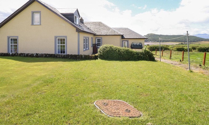 The Cumbraes Cabaña | KERRYTONLIA COTTAGE, family friendly in Rothesay, Isle Of Bute