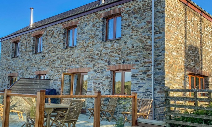 Totnes Casa | KESTREL, 19 DARTMOUTH GREEN, pet friendly in Blackawton