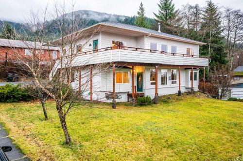 Ketchikan Casa | Ketchikan Home Bay Views, half Mi to Hiking Trails