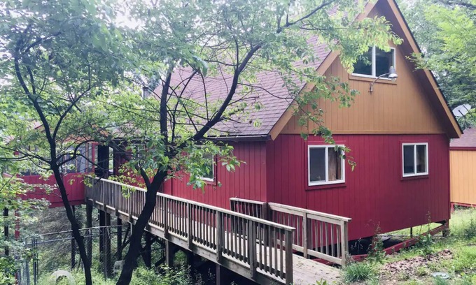 Bergton Chalet De Esquí | Ketchup and Mustard Mountain Chalet