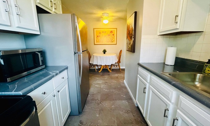 Oakwood Apartamento | Kettering Crown Suite: Fully Equipped Furnished Housing for Long-Term Stays!