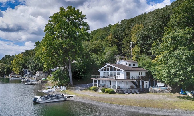 Town of Jerusalem Cabaña | Keuka Lake with a View: Best View on Keuka Lake!