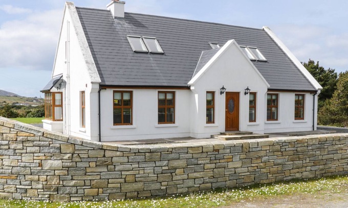 Doogort Casa | KEVIN'S HOUSE, pet friendly in Achill Island, County Mayo
