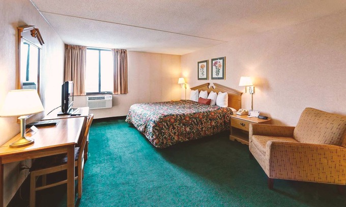 Roseville Casa | Key Inn Roseville - 1 Queen Bed Non-Smoking
