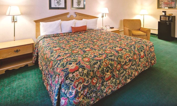 Roseville Casa | Key Inn Roseville - 1 Queen Bed Smoking
