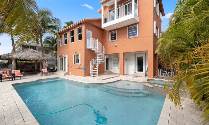 Ocean Isle Estates Casa | Key Largo - 5 cama 5 baño, Piscina, Jacuzzi, Océano Abierto, Cocina al aire libre, Tiki Hut.