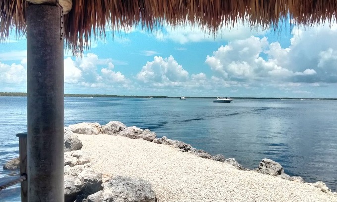 Key Largo Cabaña | Key Largo Cozy Cottage! Paradise Awaits you! Private Beach& Boat Ramp