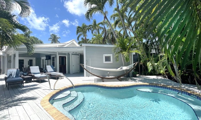 White Street Gallery District Cabaña | KEY LIME COTTAGE - an adorable Monthly rental