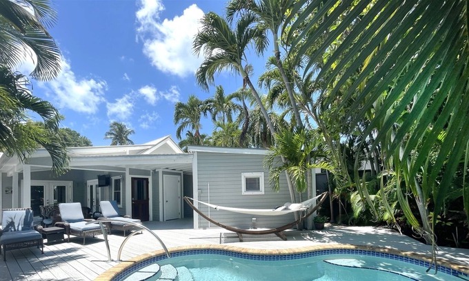 White Street Gallery District Cabaña | Key Lime Cottage (Monthly)