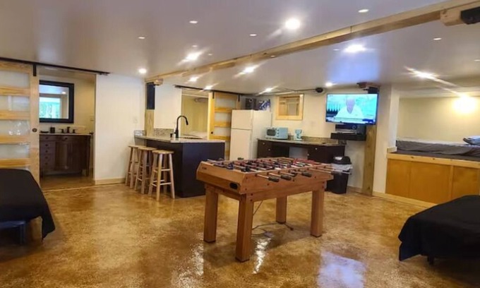 Monticello Casa | Key Lime Resorts - Unit #4 Cheeseburger in Paradise