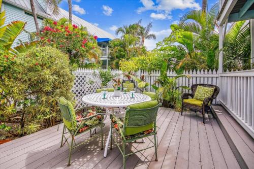Truman Annex Casa | Key West Charming by AvantStay Communal Pool Gated Community Near Fort Zachary Taylor Park Week Long Stays