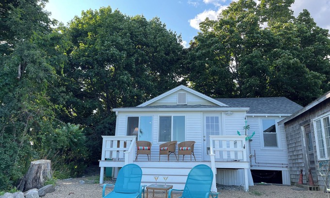 Hampton Cabaña | key west style 1940s rustic waterfront cottage Sleeps six ,awesome swimming