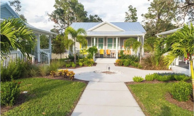 Dunedin Cabaña | Key West Style Cottage - with pool/hot-tub