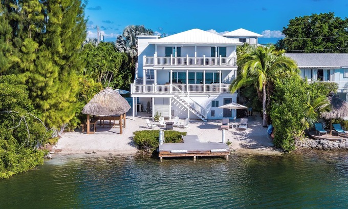 Bay Point Casa | #SUGARFOOT SUNSETS playa privada @BAYPOINT Pool, Tiki, Dock, ServiceLift