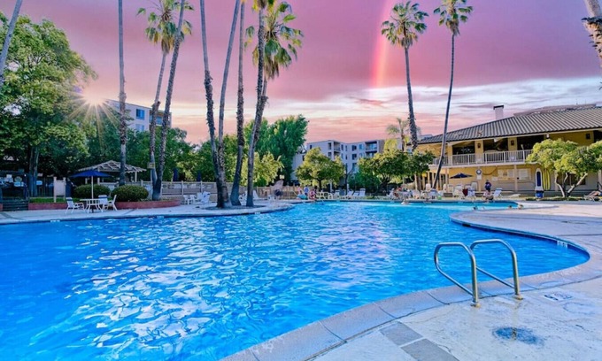 Walnut Creek Apartamento | KeyLuxe, Jacuzzi—Pool—Gym—Tennis, Walnut Creek