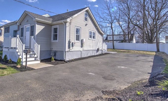 Cliffwood Casa | Keyport! Entire Modern Home, pet friendly.