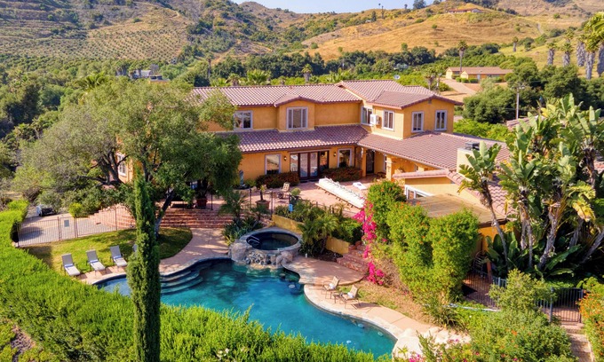 Valley Center Casa | Keys Creek & Casita - AvantStay | Sleeps 30 | Vineyard, Pool, Theater, Views