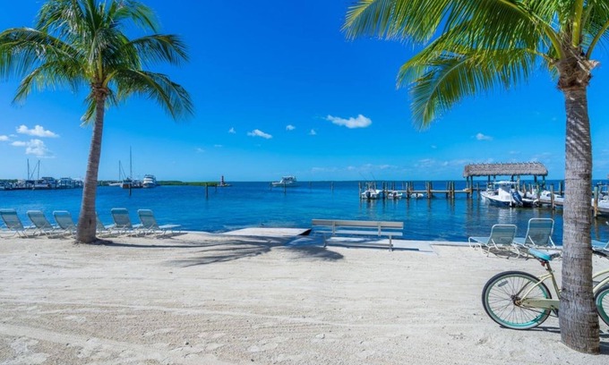 Islamorada Casa | Keys Getaway – 2 Bikes, Heated Pool, Small Beach & Sunset Dock Views
