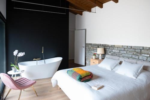 Lezama Casa | KH Lezama Suites, Breakfast & Laundry LBI00530