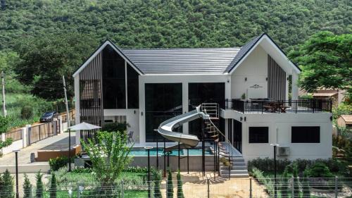 Mu Si Casa | Khunnapat Pool Villa Khaoyai
