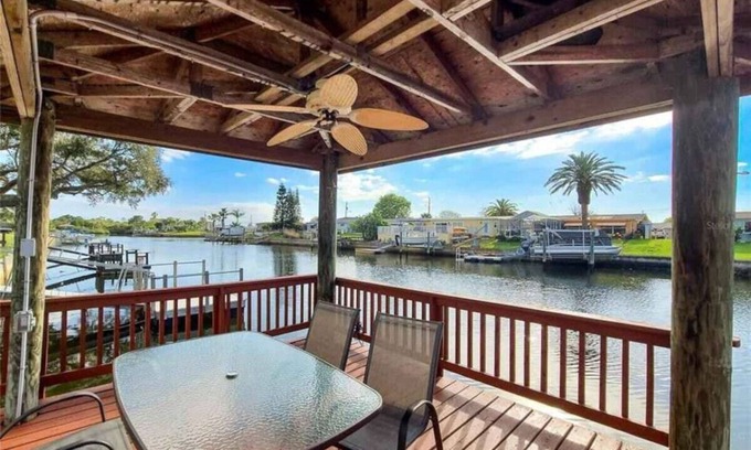 Port Richey Casa | Kick back and Relax at Leisure Beach