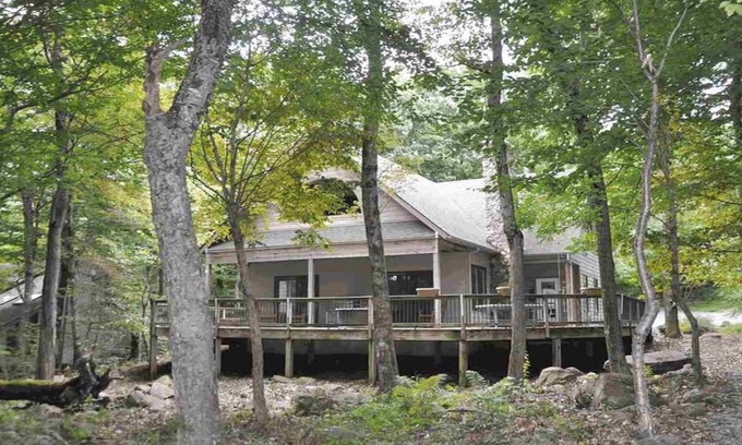 Deer Springs Casa | Relájate en el principal complejo de esquí y golf de Virginia.