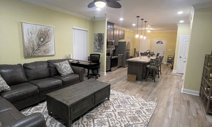 Mid City North Casa | Kick Back - Chillin Away from Home; 6mls to LSU-3mls to SU- 3mls to BR Airport