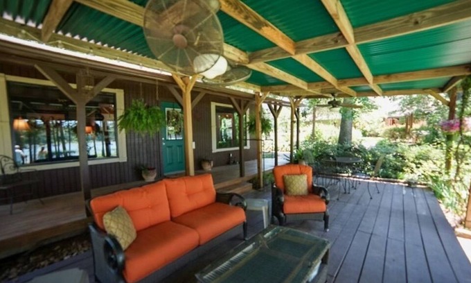 Trinity Cabina | Kick back, relax, chill out and enjoy the lakeside lifestyle!