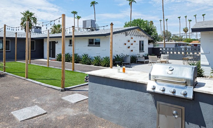 Entertainment District Casa | KICKIN IT IN OLD TOWN - 3 TOWNHOMES, 1 BOOKING