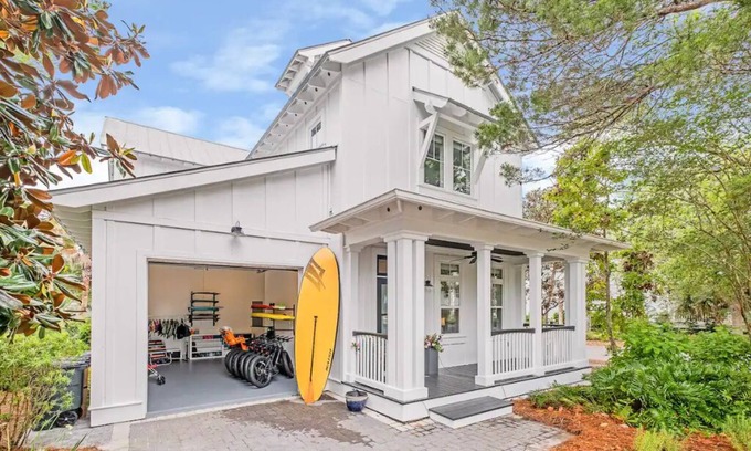 Inlet Beach Cabaña | Kid friendly home with golf cart, sports gear for beach pool lake