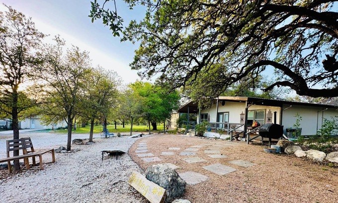 Leakey Casa | Kid Friendly, River house 65 yards to the Frio River