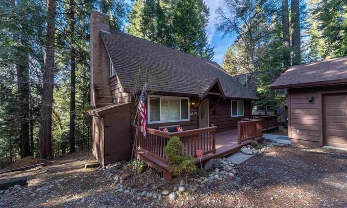 Mi-Wuk Village Casa | Kid & Pet Friendly Beautiful Fully Functioning Cabin Sleeps 8