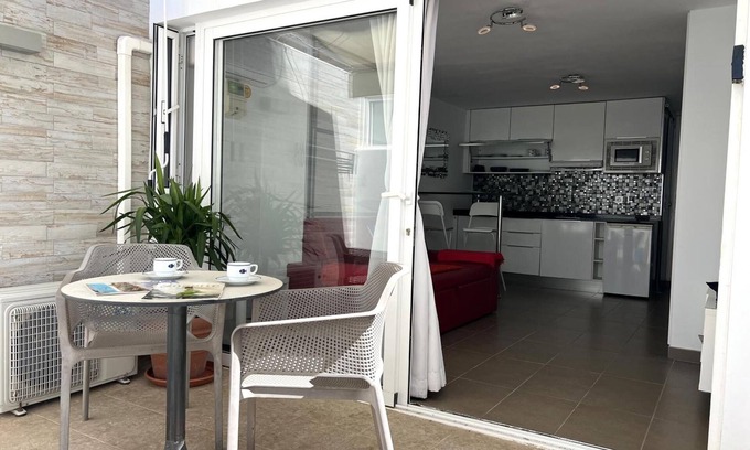 Puerto del Carmen Apartamento | 'Kikere Puerto del Carmen' Holidays with Shared Pool, Wi-Fi and Air Conditioning