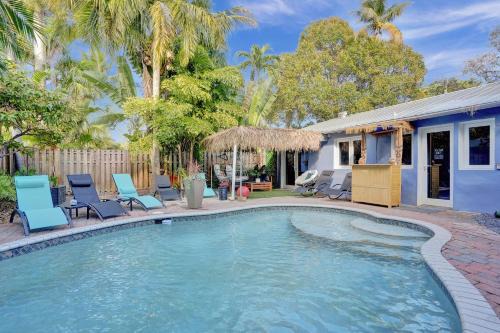 Wilton Manors Casa | Kiki Grand Suite - Men's Clothing optional Guest Houses