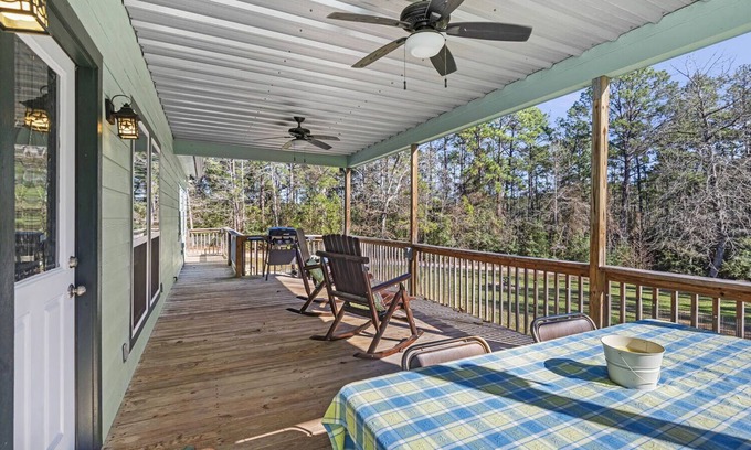 Brookeland Cabaña | Kiki's Cottage at Lake Sam Rayburn