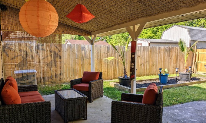 Vermilion Casa | Kiki's Tiki - Aloha Ohio! Pet friendly Family Getaway to Lake Erie