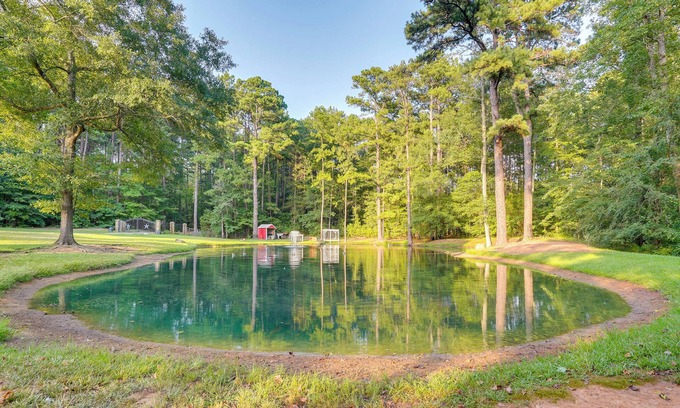Kilgore Cabaña | Kilgore Gem: Pet-friendly Cabin w/ Duck Pond!