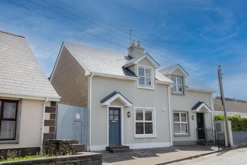 Kilkee Casa | Kilkee Townhouse by Trident Holiday Homes