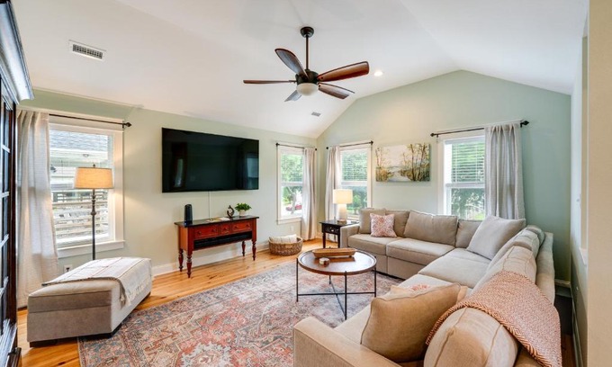 Colington Casa | Kill Devil Hills Retreat with Gas Grill and Deck!