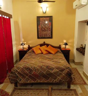 Amar Sagar Pol Cabina | Killa Bhawan Lodge