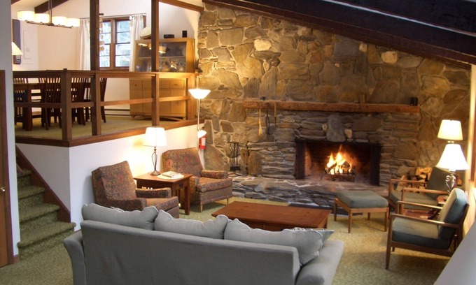 Pittsfield Casa | Casa de la zona de Killington - 4 estaciones y jacuzzi. Duerme 12+