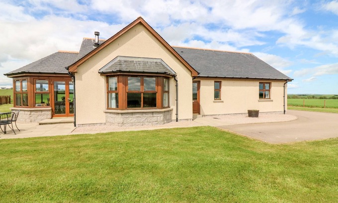 Ellon Cabaña | KILNARY COTTAGE, country holiday cottage, with open fire in Pitmedden