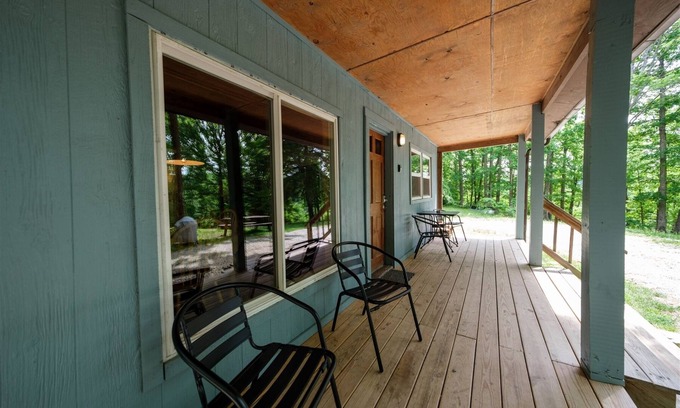 Stanton Casa | Kim's Retreat: 3-BR Cabin w/ Hot Tub near Natural Bridge & Red River Gorge