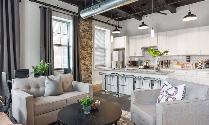 Northwest Philadelphia Apartamento | King 1BR Near Temple and La Salle with Free Parking for Extended Stays